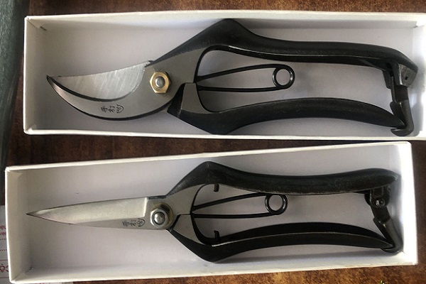 Kéo cắt cành Nhật Bản có nhiều đặc điểm nổi bật so với một số sản phẩm kéo cắt khác.